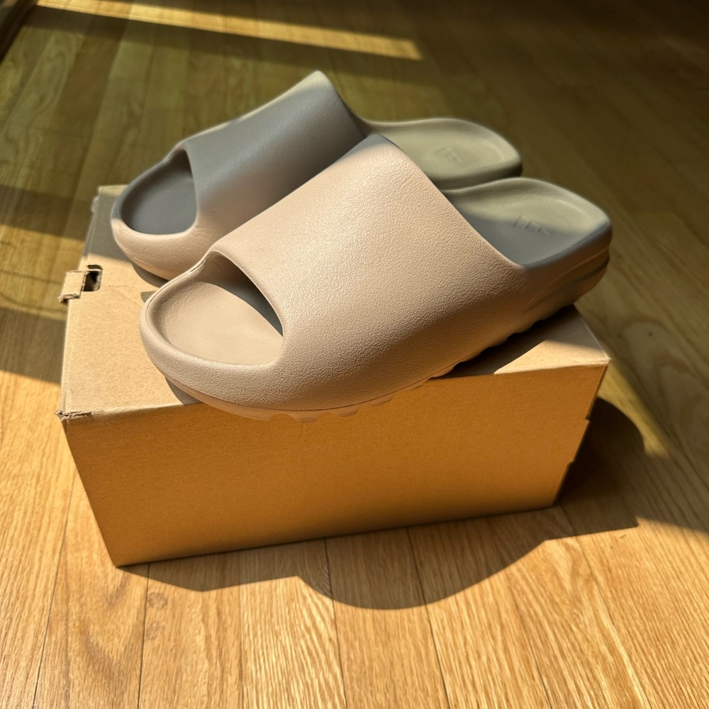 Men’s Yeezy Slides Pure 21